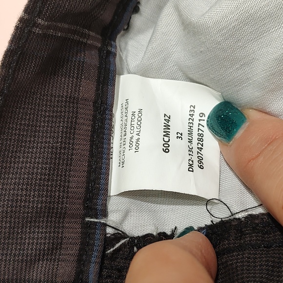 NWT Wrangler cargo shorts size 32 waist - Picture 2 of 3